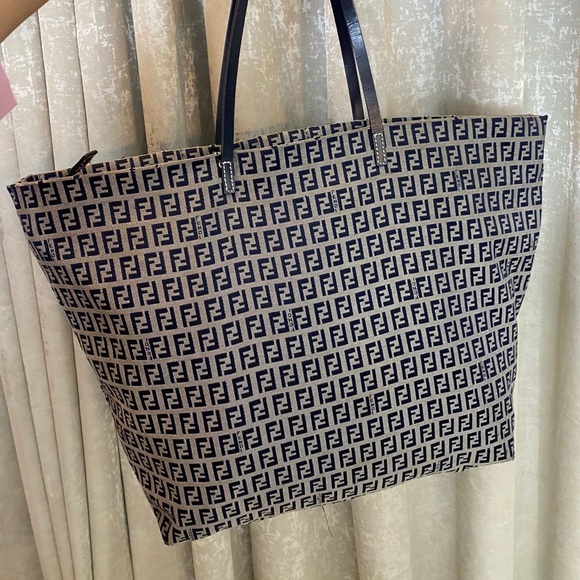 💃Fendi 💃 Zucca-pattern Roll tote bag - Picture 7 of 16